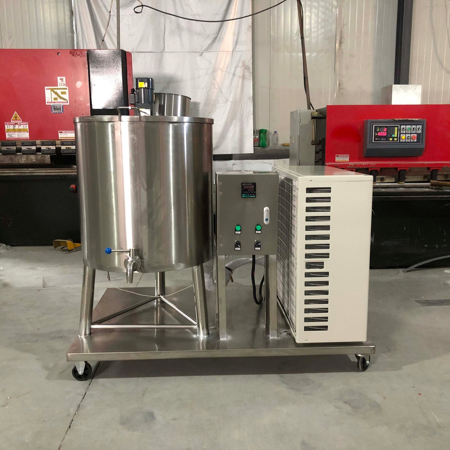 Commercial 100L Milk Pasteurizer Equipment Compressor Style SUS304 Stainless Steel Dairy Processing Machine