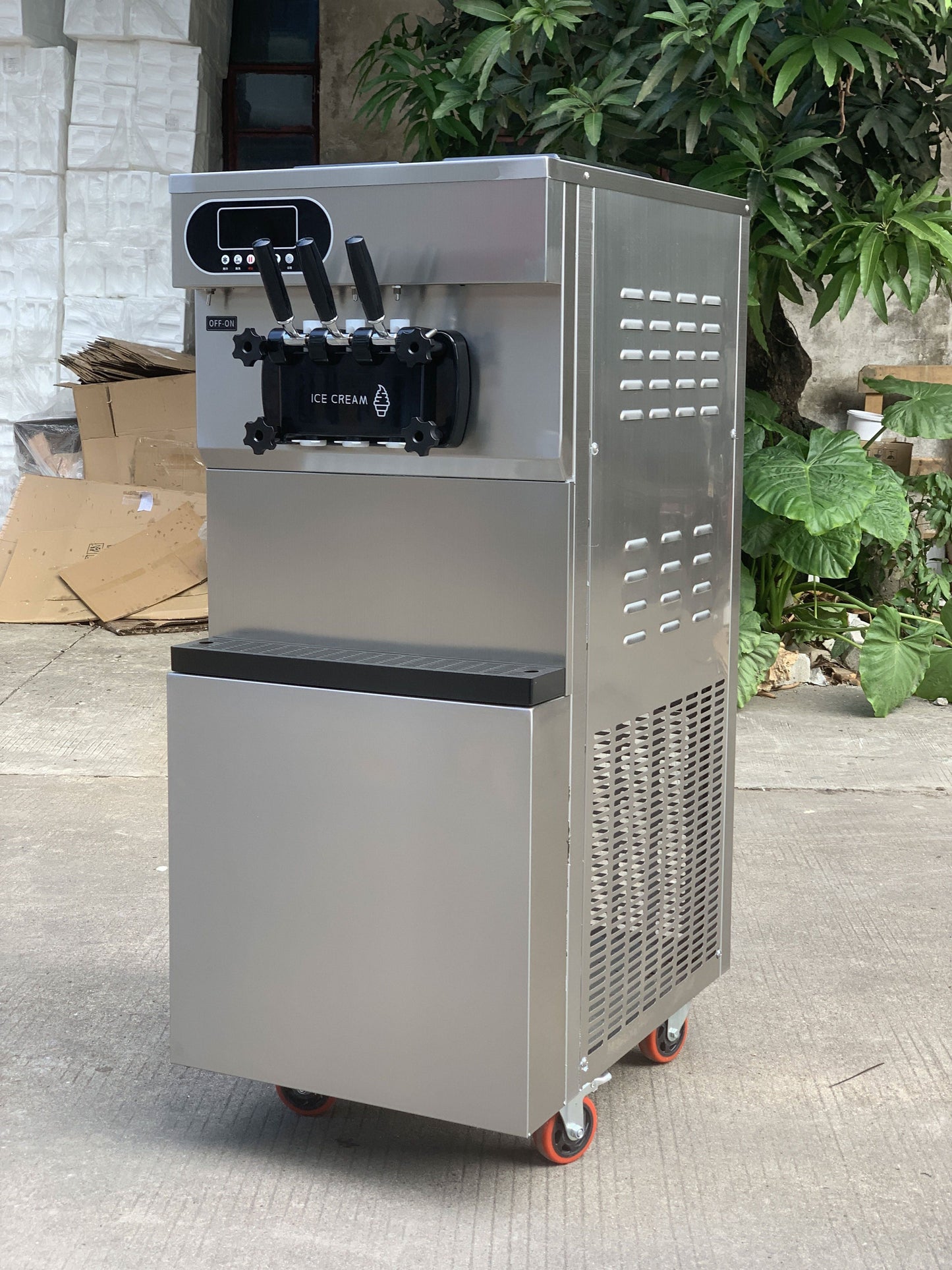 XY-Z965 25~28L/H Commercial Soft Ice Cream Machine With Wheels Auto Freeze Ice Cream Maker Catering Equipment CFR BY SEA